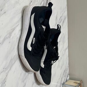 Vans Ultrarange Black and White Skate-Style Low Tops